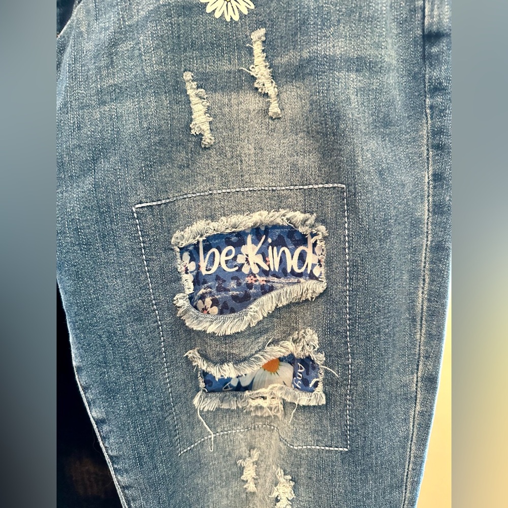 Amazon jeans “Be Kind” in size 2X - Picture 3 of 4